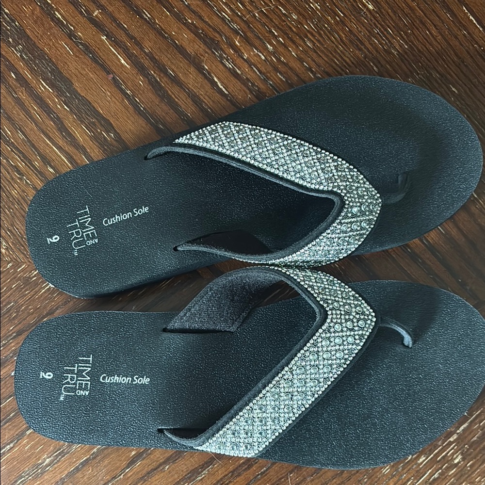 Time and Tru Black and Silver Glitter Sandals